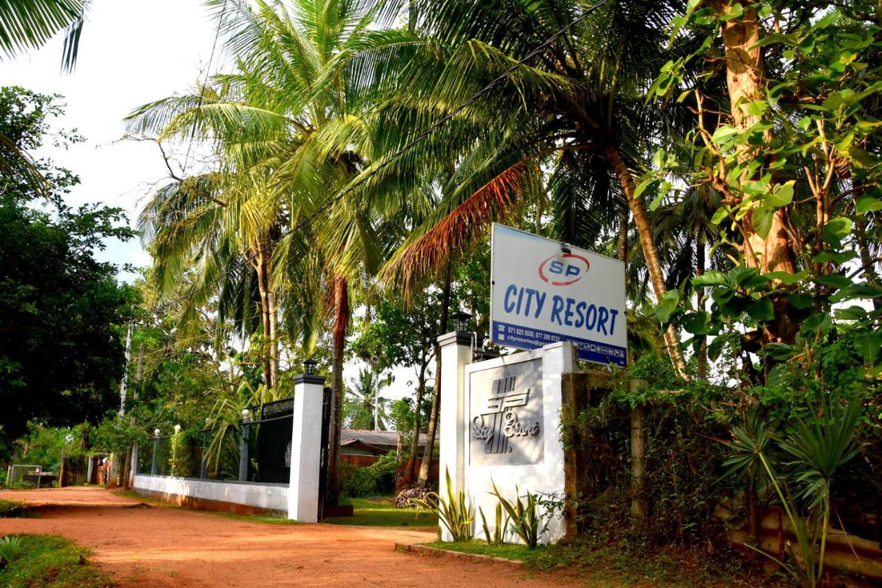 S P City Resort Anuradhapura Exterior foto